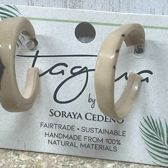 NEW TAGUA NUTS NATURAL FAIR TRADE CARVED HOOP STUD EARRINGS ROUND ARTISAN MADE - Picture 2 of 6